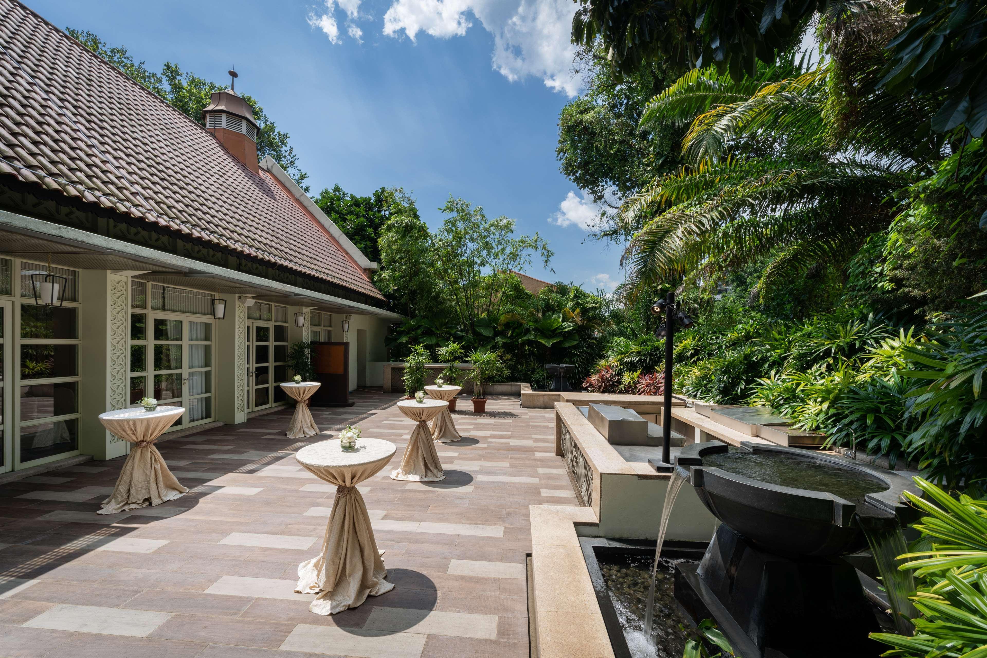 Shangri-la Khách sạn 5*