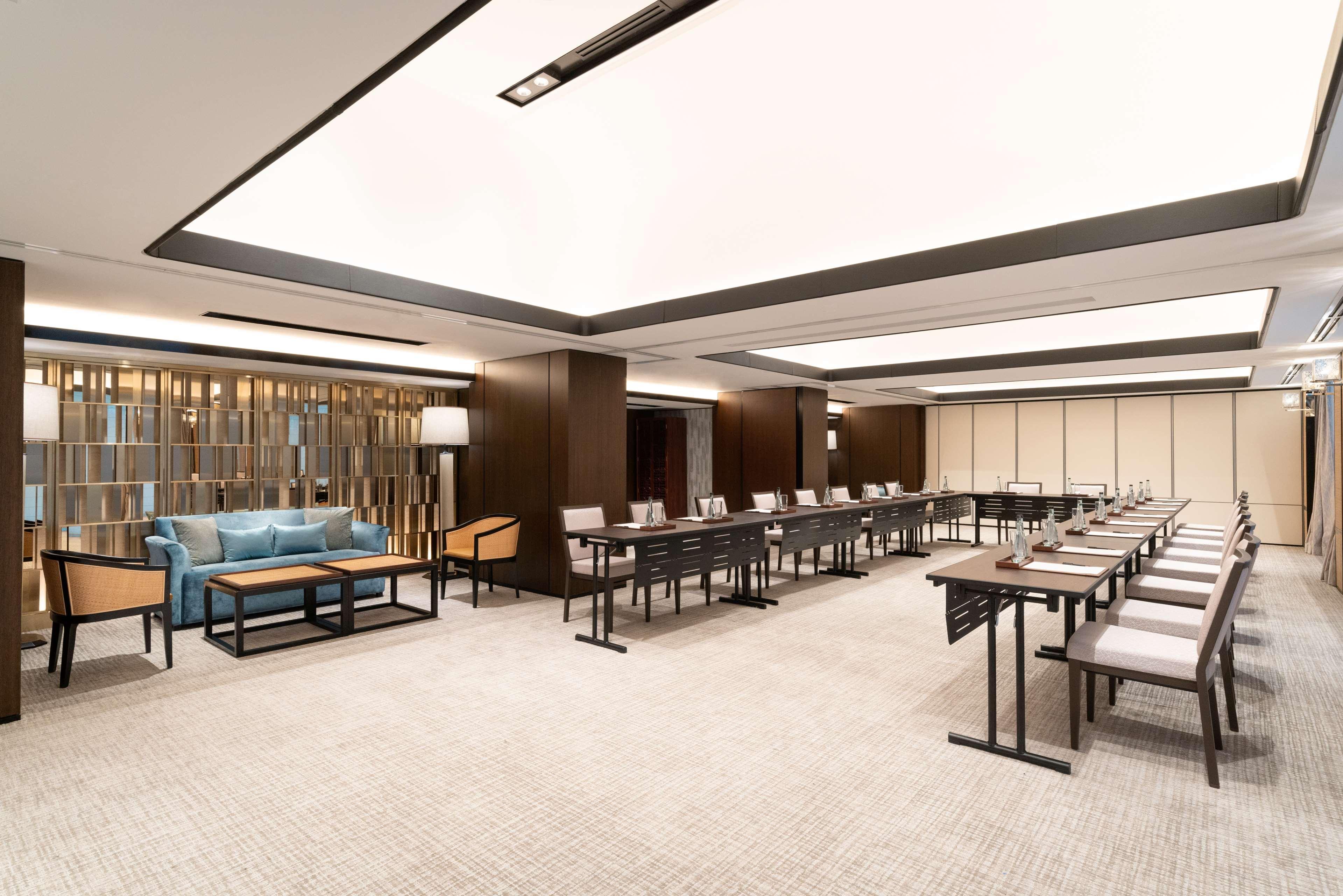 Shangri-la Khách sạn 5*